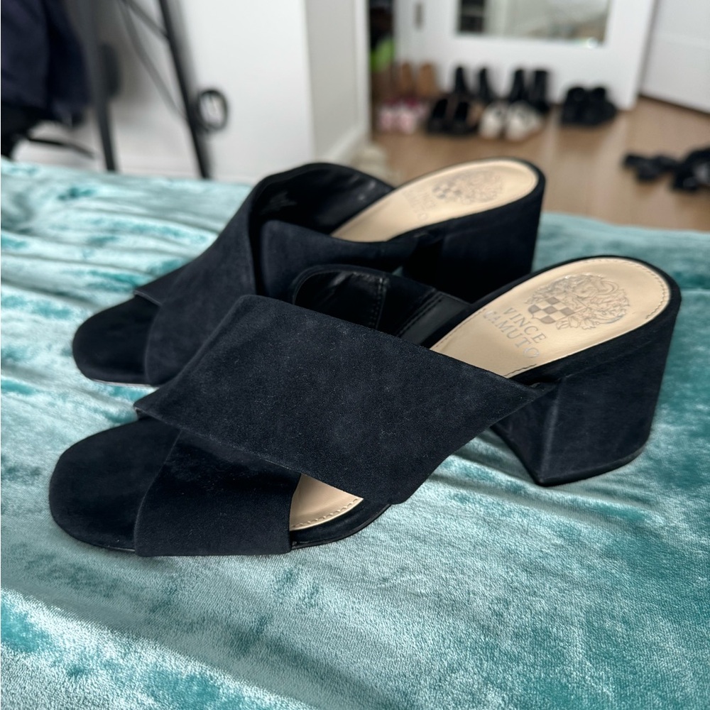 Vince Camuto Sessa Suede Chunky Heeled Slip On Cross Front Sandal Black Size 7